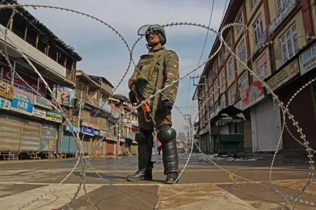 श्रीनगर में सुरक्षाबल