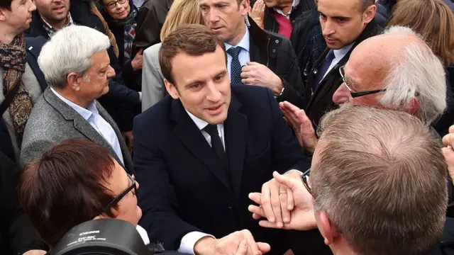 بالصور: بدء الانتخابات الرئاسية في فرنسا