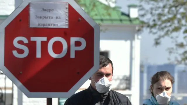 Лавра карантин