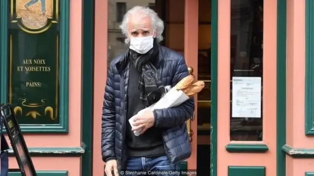 法国所有"非必要"商店都已经关门，但面包店是一定要开的