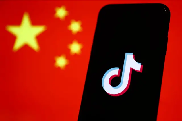 टिकटक र चिनियाँ झन्डा