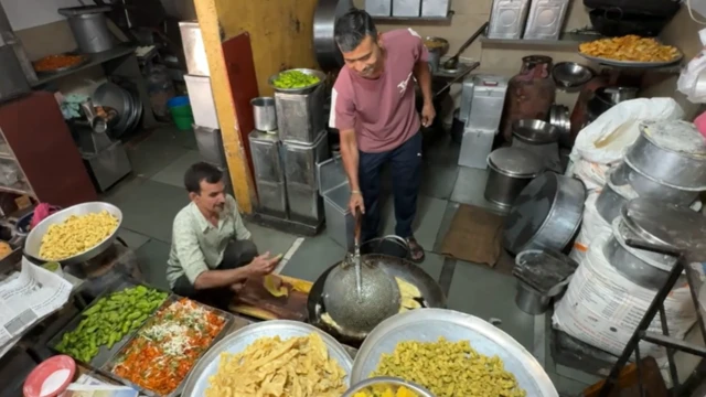 રાજકોટ ફરસાણ, ગેસ સિલિન્ડરની તંગી, કોમર્શિયલ ગેસની અછત, બીબીસી ગુજરાતી 