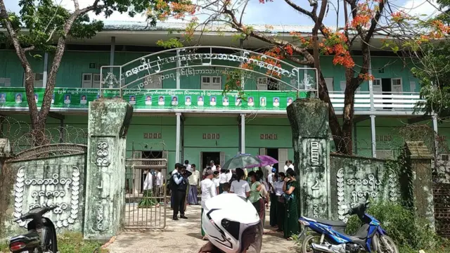 ရခိုင်မှာတော့ ကျောင်းလာအပ်သူတွေရှိ