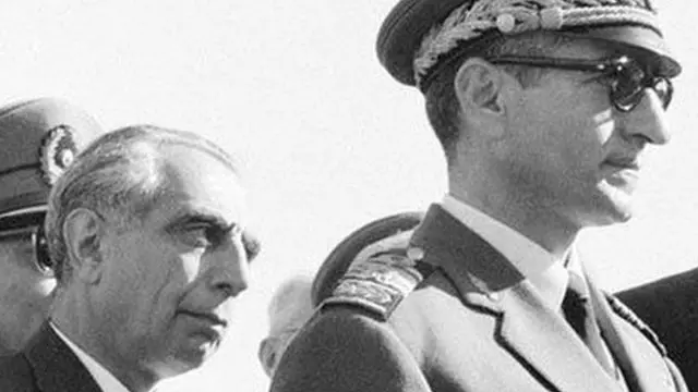 بنا بر اسناد، شاه در پشت صحنه با علی امینی (نخست وزیر) و دولت کندی به شدت اختلاف داشته است