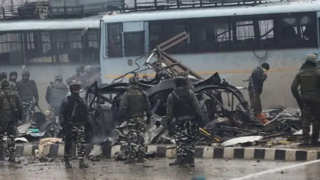 เหตุโจมตีเมื่อวันที่ 14 ก.พ. นับเป็นเหตุรุนแรงที่สุดในรอบหลายทศวรรษ ทำให้เจ้าหน้าที่กองกำลังตำรวจกึ่งทหารเสียชีวิต 46 นาย