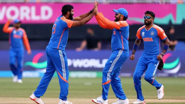 जसप्रीत बुमराह और कप्तान रोहित शर्मा