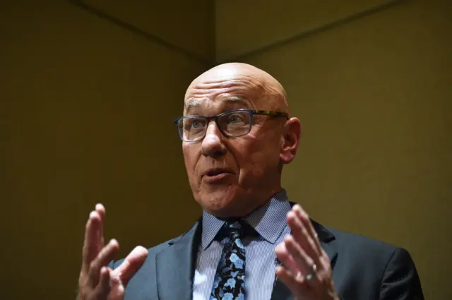 ရွေးကောက်ပွဲကို အဓိပ္ပာယ်မဲ့ ဟန်ဆောင် လုပ်ရပ်ဆိုပြီး ဝေဖန်သူ တွမ်အင်ဒရူးစ်