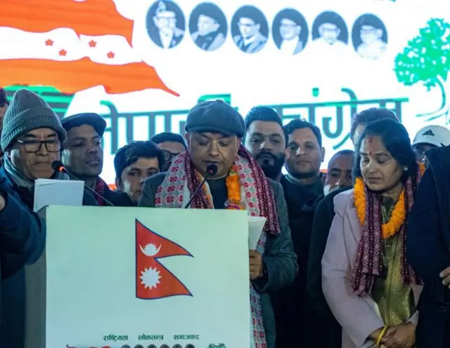 विशेष महाधिवेशनमा सम्बोधन गर्दै गगन थापा