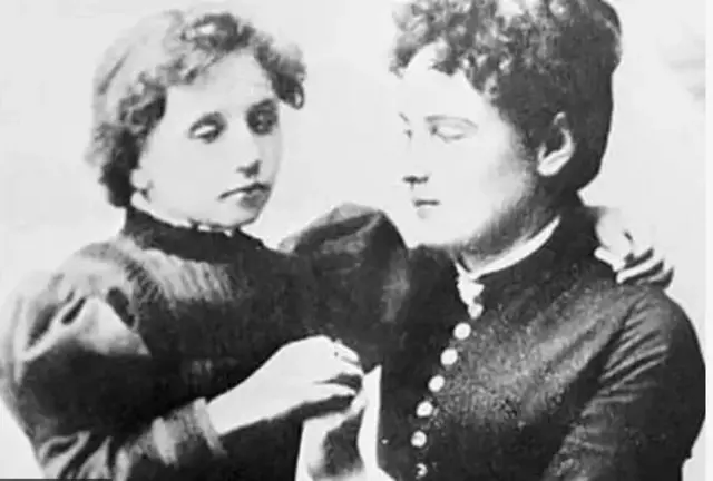 Helen Keller ati olukọ rẹ nigba to wa lọmọde