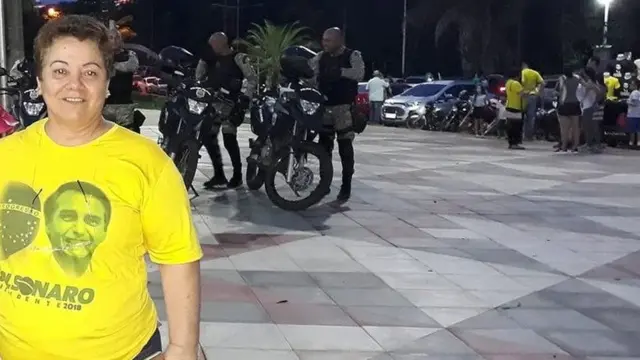 Joana D'Arc com camisa pró-Bolsonaro