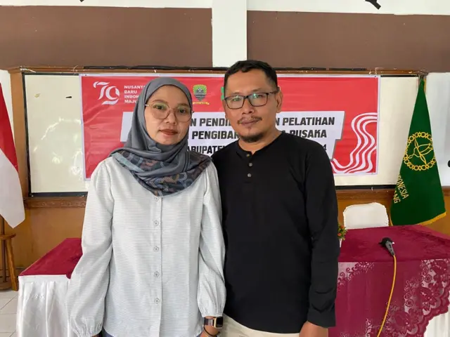 Tatang Suyatna mengaku kecewa anaknya Sofia Sahla melepas jilbab saat pengukuhan Paskibraka di IKN. 