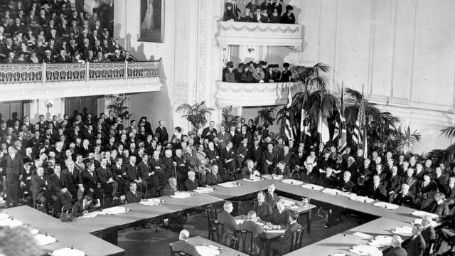 1919年1月在凡尔赛宫举行的巴黎和会