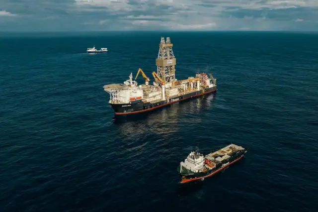 کشتی‌های درگیر در اکتشاف مواد معدنی حیاتی در منطقه کلاریون-کلیپرتون در اقیانوس آرام شمالی