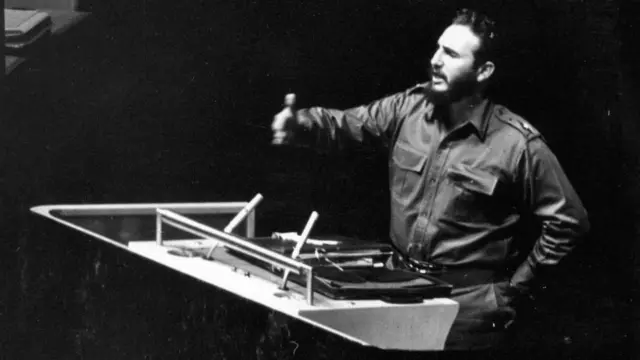 Фидель Кастро выступает в ООН.