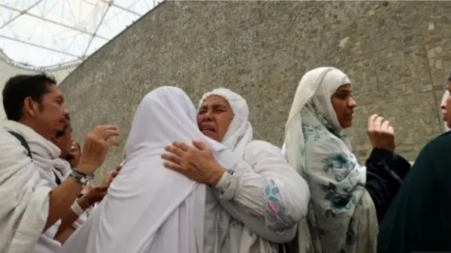 హజ్ యాత్ర బాధితులు