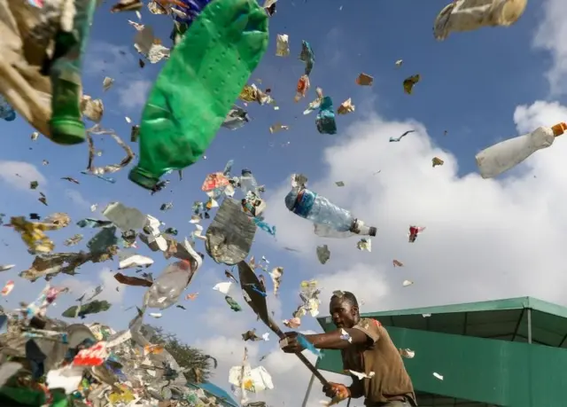 نفايات بلاستيكية متطايرة