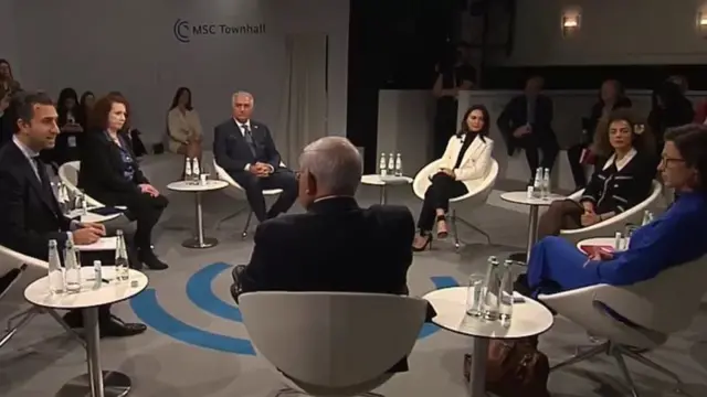 رضا پهلوی همراه گروهی از مخالفان نظام جمهوری اسلامی ایران در کنفرانس امنیتی مونیخ سخنرانی کرده. در کنفرانس امسال از جمهوری اسلامی ایران هیچ مقامی دعوت نشده بود