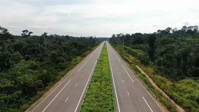 Première phase de l'autoroute reliant Yaoundé à Douala