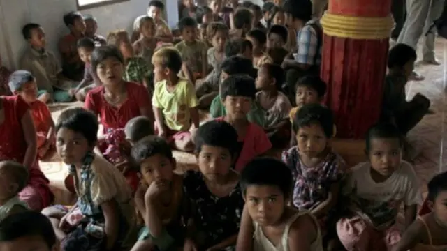 ရခိုင်ပြည်နယ်က လူ့အခွင့်အရေးချိုးဖောက်မှုတွေအပေါ် အချက်အလက်စုံစမ်းရယူရာမှာတော့ စစ်တပ်က နယ်မြေတွေပိတ်ဆို့ထားမှု၊ အင်တာနက်လိုင်းတွေဖြတ်တောက်ထားမှုတွေကြောင့် အခက်အခဲတွေလည်း ရှိနေတယ်လို့ဆို