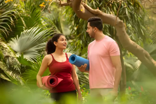 कामाच्या ठिकाणी आपण ‘कमी’ पडतोय असं वाटतं का? आत्मविश्वास वाढवण्याचे 6 उपाय