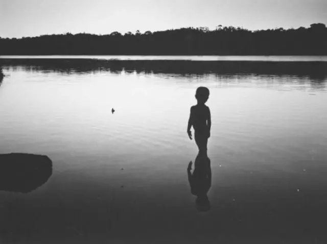 La petite fille du lac Alaotra