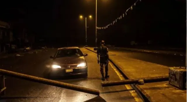 Ndị uweojii na-arụ ọrụ nchekwa mgbe ndị ọzọ na-ehi ụra.