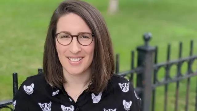 레드햇의 시니어 프로그래머 디나 무스카넬은 "경험이 부족한 코더가 인공지능에 의존하지 않도록 해야 한다"고 강조했다