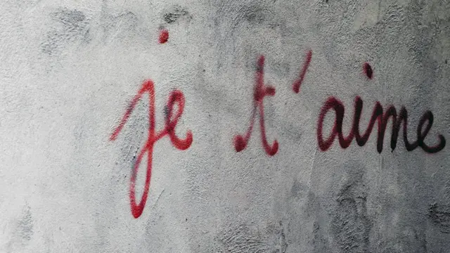 Grafite com 'je t'aime', 'eu te amo',bônus do bet365francês