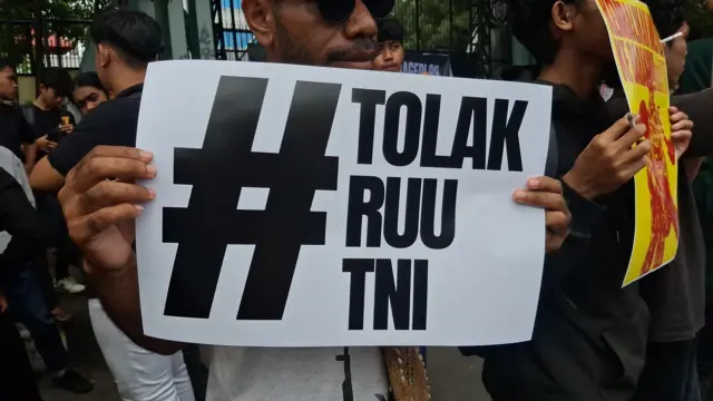 tolak UU TNI, revisi UU TNI, mahasiswa, Makasssar