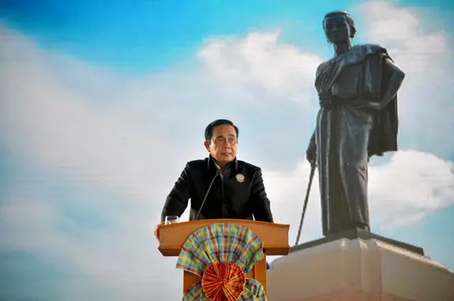 พล.อ.ประยุทธ์ประกาศตัวเป็น "ลูกอีสาน" ระหว่างไปร่วมประชุม ครม.สัญจร. จ.นครราชสีมา