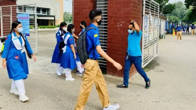 ১২ই সেপ্টেম্বর থেকে বাংলাদেশের স্কুল কলেজ খুলে দেয়া হয়েছে