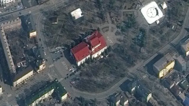 مقر مسرح قصف في ماريوبول