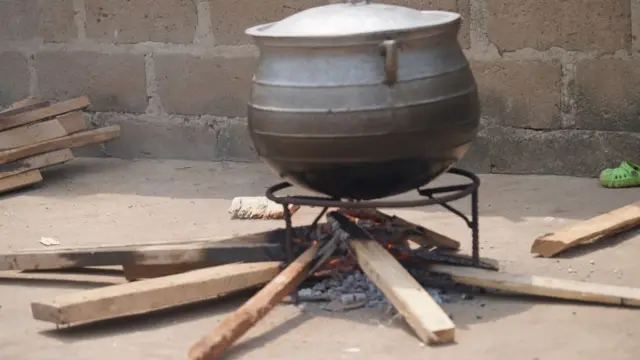 Shasha tukunya a kan murhu