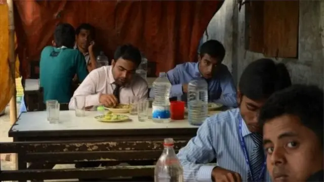 বাংলাদেশে গত বছর করোনা সংক্রমণের পর থেকে রেস্তোরা গুলো দীর্ঘ সময় বন্ধই ছিলো