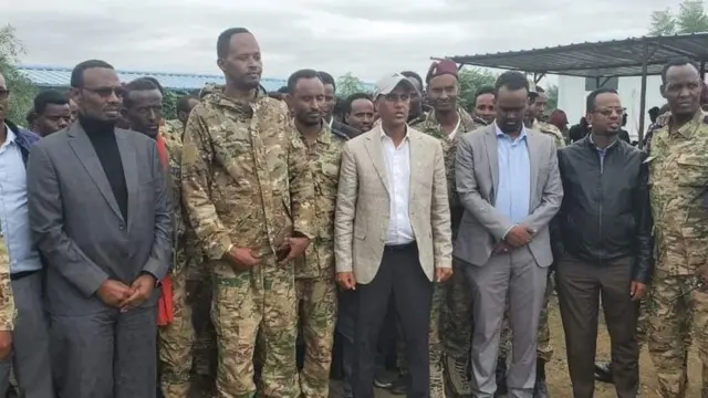 Madaxweyne Mustafe oo sagootinaya ciidanka.
