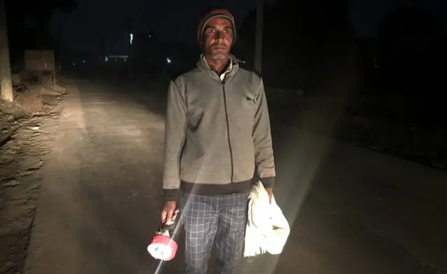 गाय से परेशान लोग