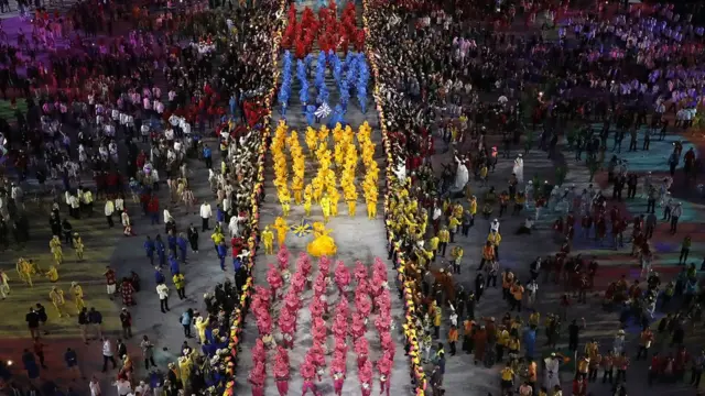 Percusionistas de 12 escuelas de samba de Río