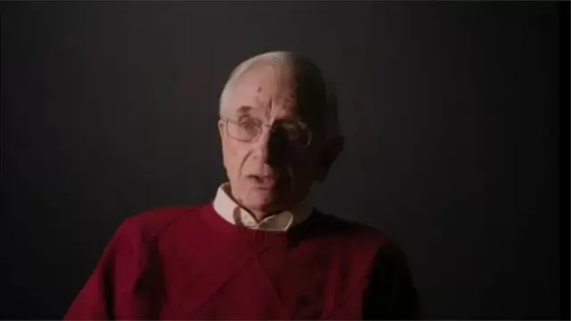 સિઍટલથી રેનોની સફર દરમિયાન કૂપરે ચાલતા પ્લેનમાંથી પેરાશૂટ વડે દસ હજાર ફૂટ પરથી કૂદકો માર્યો હતો, હૅરોલ્ડ ઍન્ડરસન એ પ્લેનના પાઇલટ હતા