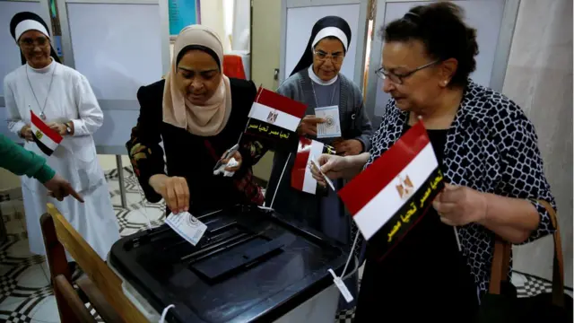 Egyptians cast their votes at a polling station during the presidential election in Cairo, Egypt, March 26, 2018.