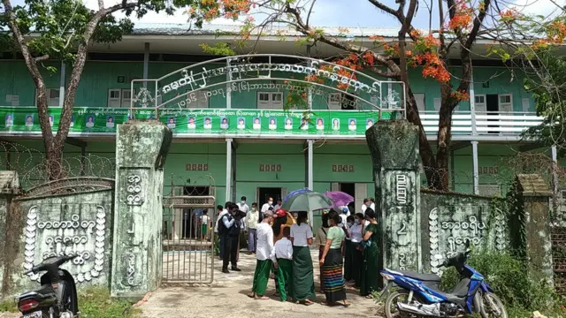 ရခိုင်ပြည်နယ်က အထက်တန်းကျောင်းတစ်ကျောင်း