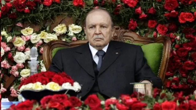 اعتراضات گسترده عبدالعزیز بوتفلیقه را پس از سال ریاست جمهور مجبور به کناره گیری کرد