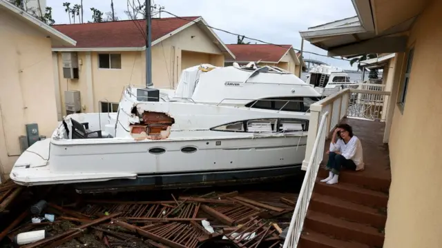 Barcosblaze de apostasmeio a casas destruídas na Flórida