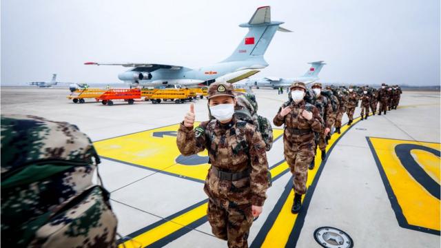 中国解放军将从全军各医疗单位调派1400名医护人员进驻火神山医院