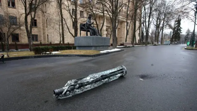 Залишки російської ракети у центрі Харкова 1 березня