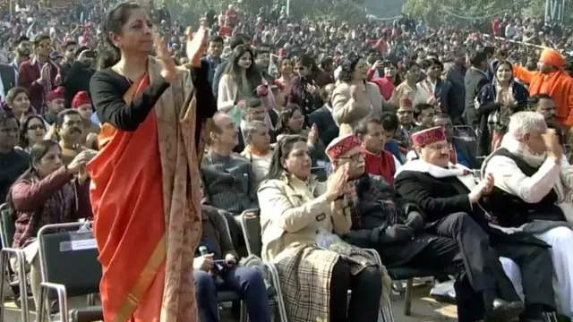 वित्त मंत्री निर्मला सीतारमण, ग़ुलाम नबी आज़ाद, लालकृष्ण आडवाणी और जेपी नड्डा