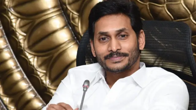 కొత్త ఏడాది చరిత్రాత్మకం కావాలి-జగన్