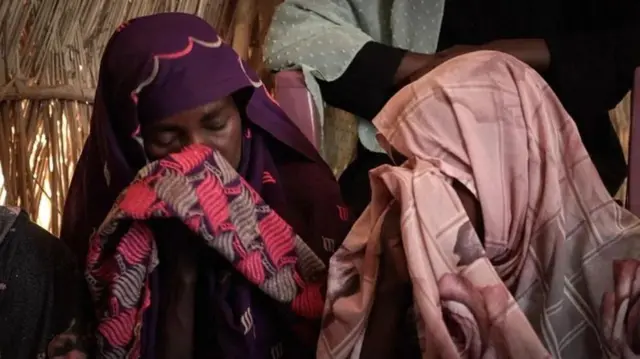 Wanawake walilia katika mkutano huo huku uzoefu wa ukatili wa kimwili na kingono ukishirikiwa