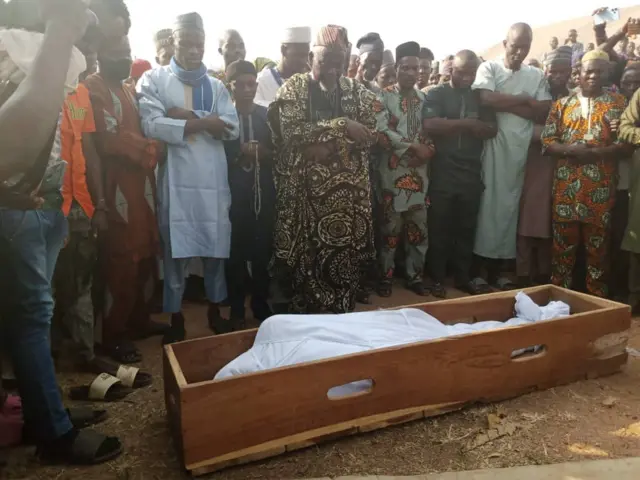 Eto adura waye fun oloogbe ṣaaju isinku rẹ 