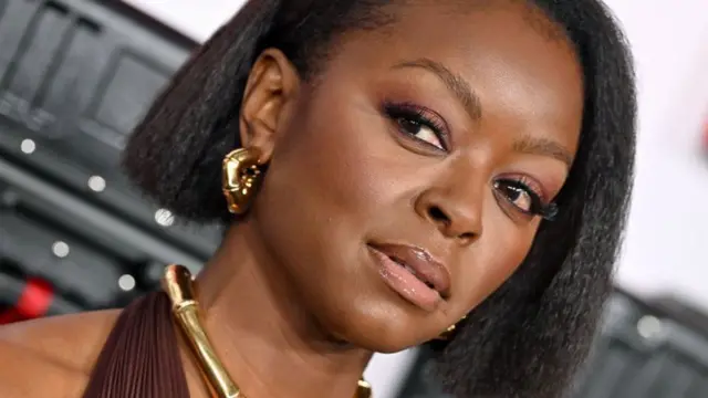 የንግስት ዮዲትን ገጸ ባህርይ ወክላ በድምጽ የምትጫወተው የባፍታ ሽልማት እጩዋ እና ታዋቂዋ የፊልም ተዋናይት ዳኒየል ዴድዋይለር