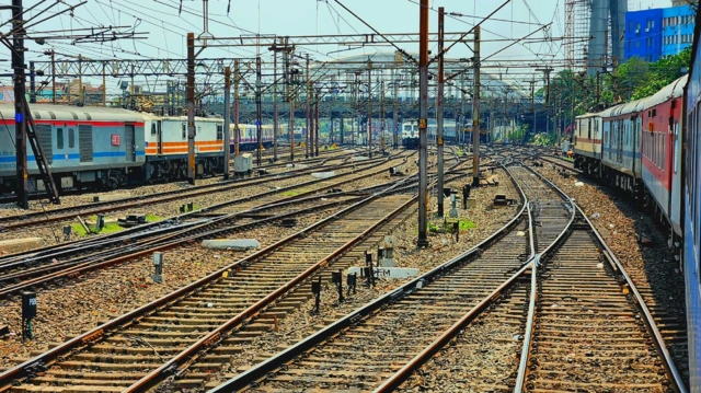 रेलवे में नौकरियाँ